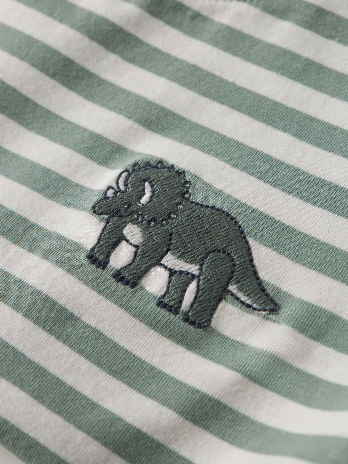 model_shot-front_full